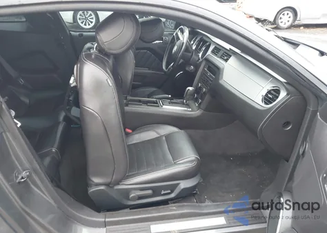 2013 Ford Mustang V6 Premium z USA, uszkodzony, nr VIN 1ZVBP8AM5D5250571